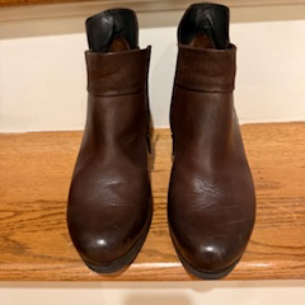 Paul Green Brown Leather Ankle Boots with Heel and Lug Sole